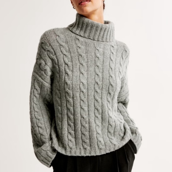 NWOT Women's Abercrombie & Fitch Soft Gray Turtleneck Sweater - Picture 5 of 9